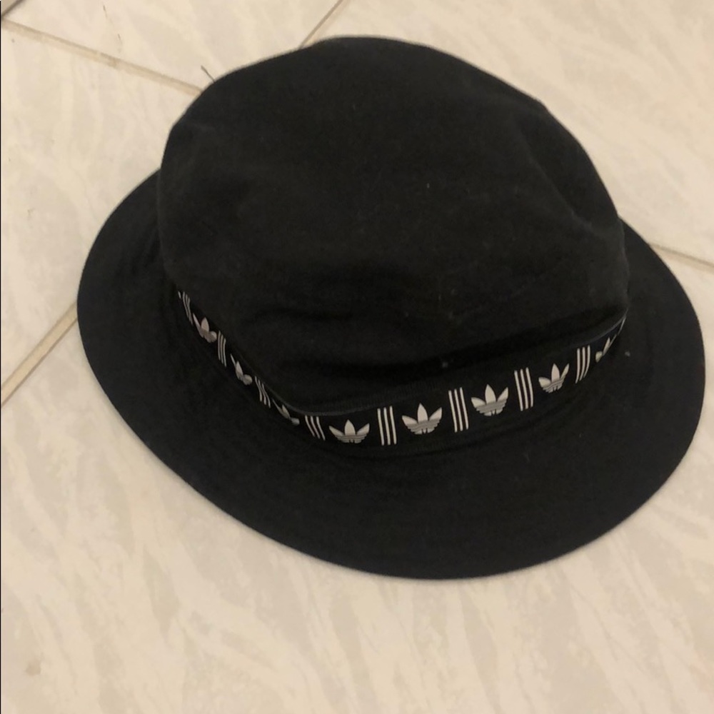 Bucket hat